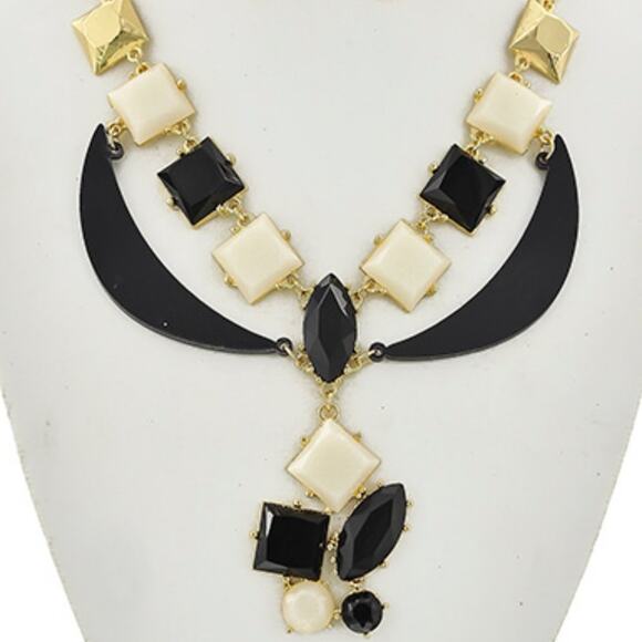 PENDANT STATEMENT NECKLACE & EARRING SET - Picture 3 of 3